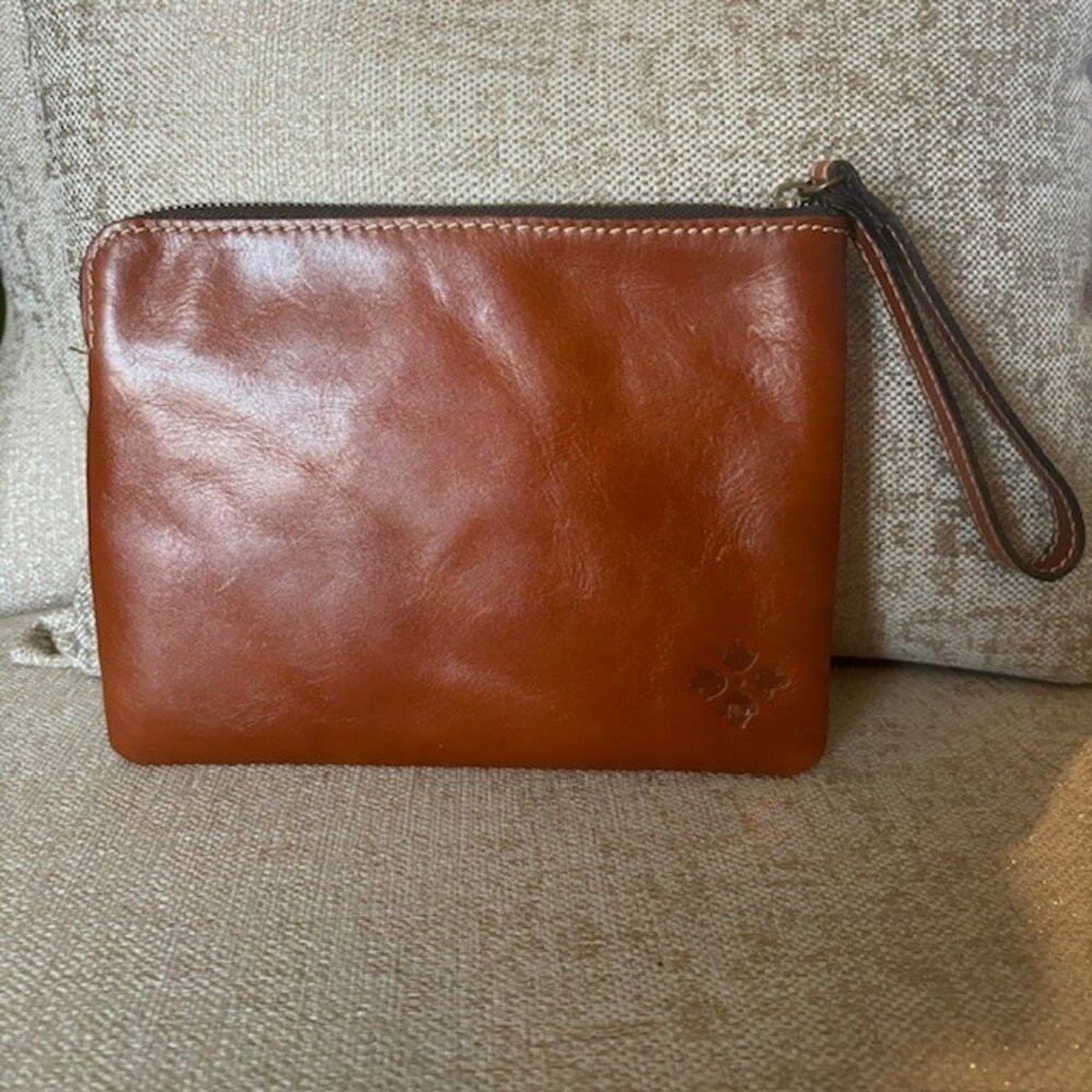 Nearly New Brown Leather Patricia Nash Wristlet wallet/purse